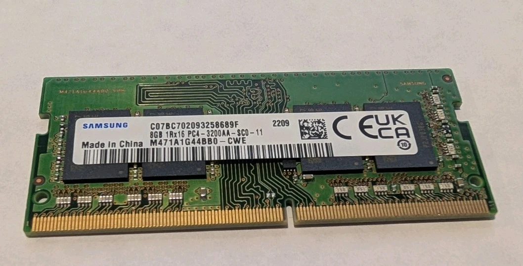 Barrette De RAM DDR4 32 Go (1x32) – PC4-25600 (3200 MHz) – Blindée – Marque Mixte