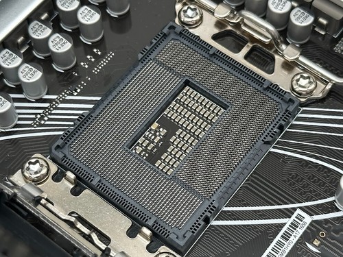 ASUS Z790 GAMING WIFI7 LGA 1700 ATX motherboard READ - Picture 8 of 10