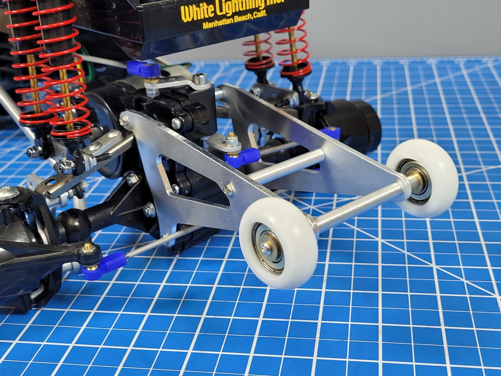 TOOMOD Aluminum Battery Mounting Bracket - Upgrade Part For Tamiya 1/10 Bullhead Clodbuster RC Chassis