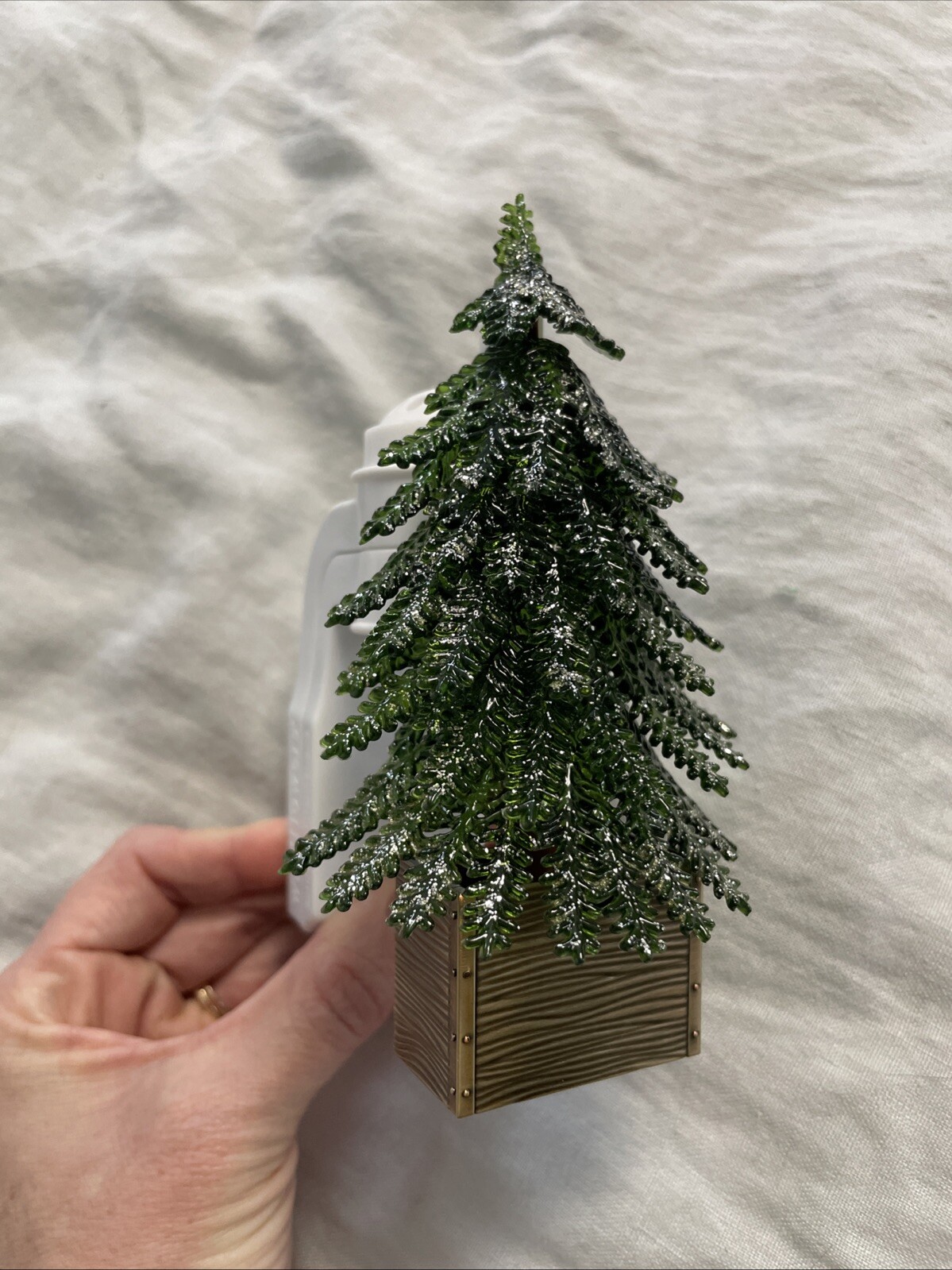 Bath & Body Works Pine Christmas Tree Light-Up Wallflower Plug Winter 2020-image