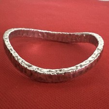 Hallmarked Solid 925 Sterling Silver Curved Edge Hammered Circle Bangle UNIQUE 