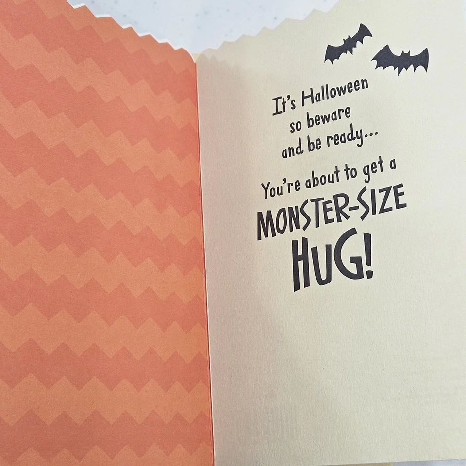 Tarjeta de felicitación Hallmark Halloween 8"x5.5" bisnieto abrazo con sobre hecha en EE. UU. Foto 4 de 4