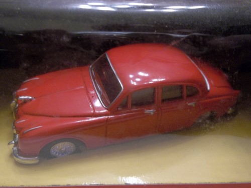 Corgi Classics 01801 - Buster - Jaguar MkII - Brand NEW from 1995 - Picture 2 of 3