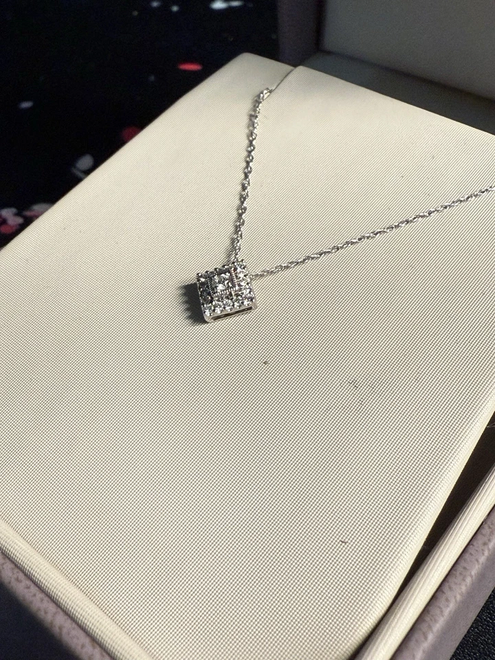 14k White Gold & Diamond Pendant Necklace w Round Brilliant Cut Diamonds - Imagem 2 de 4