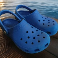 Crocs BLUE Classic Clogs Shoes Unisex Womens 6 and Mens 4
