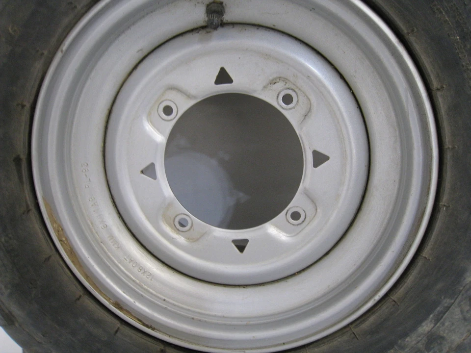 Polaris 500 Sportsman X2 500 2006 rueda trasera izquierda Foto 2 de 4