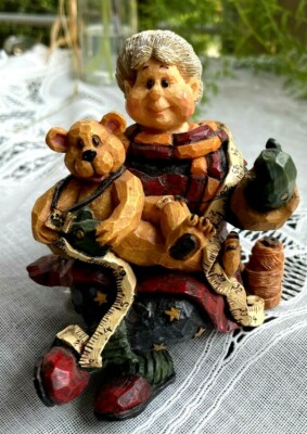 BOYDS RESIN CARVER'S CHOICE FIGURINE - MRS C WITH BOBBIN...AS GOOD ASNEW