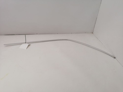 Mercedes-Benz E W123 1980 Linke Hintertür Glas Chromleiste PUM40342