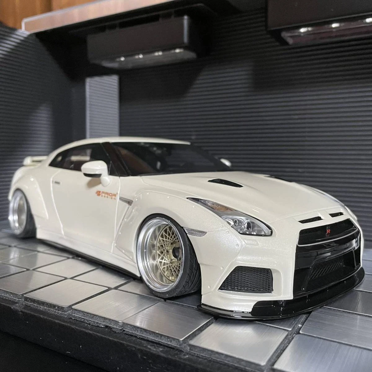 Gt Spirit 1/18 Nissan Gt-R R35 Prior Design Body Kit Custom