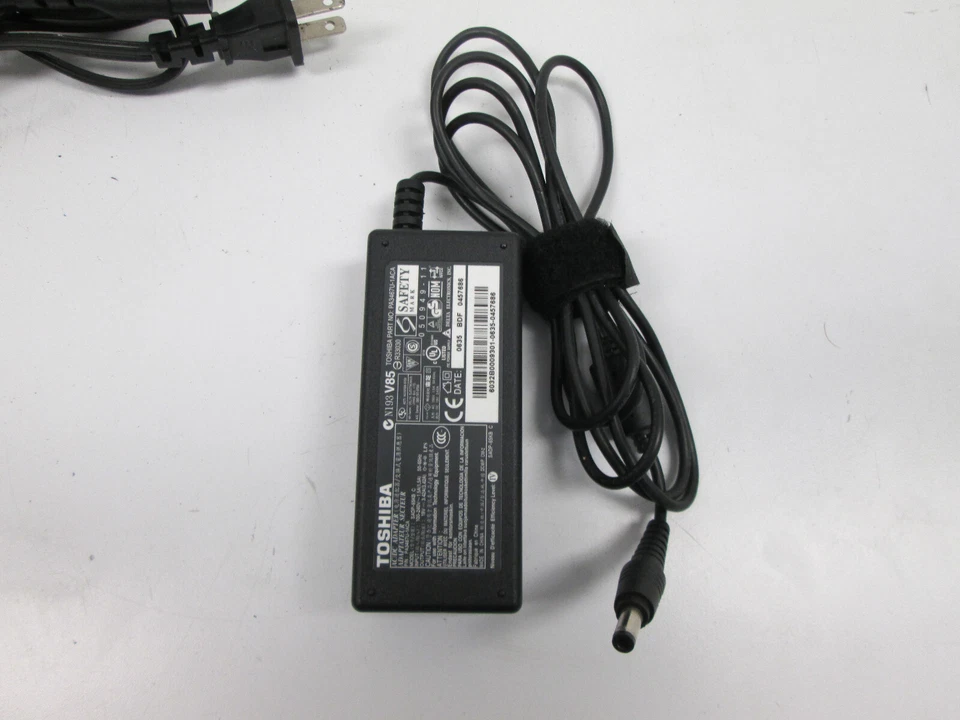 FONTE DE ALIMENTAÇÃO TOSHIBA SADP-65KB 19V 1.5A PARA LAPTOP - Imagem 2 de 4