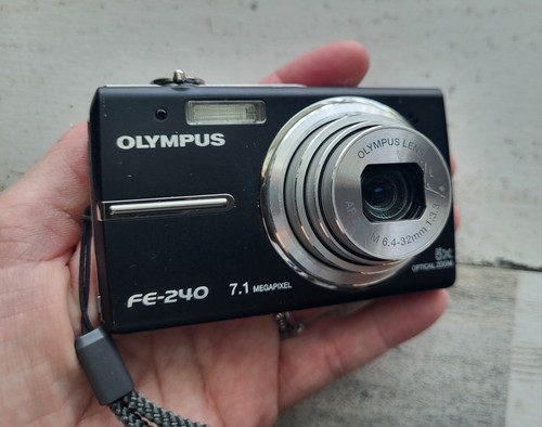 Olympus Stylus FE-240 7MP Digital Camera Black w Battery & Charger TESTED READ