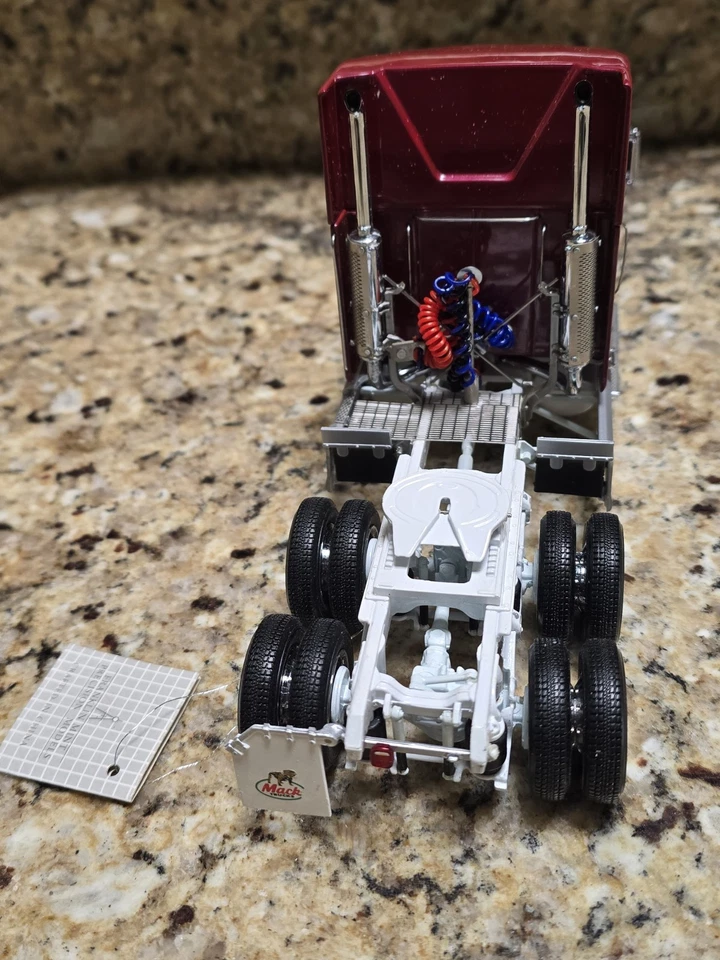 1993 Franklin Mint Mack Diecast Semi Truck Burgundy Bobtail Vintage NEW READ  - Image 4 of 4