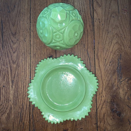 Vintage Jadeite Round Covered Butter/Cheese Dish with Scalloped Edge - Picture 3 of 9