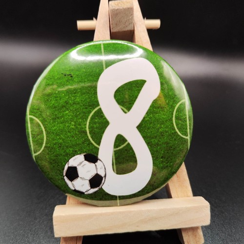 Insignia Cumpleaños Edad Fútbol Personalizada | Insignia Pin 58mm - Imagen 2 de 5