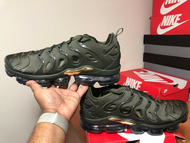 nike air vapormax plus olive