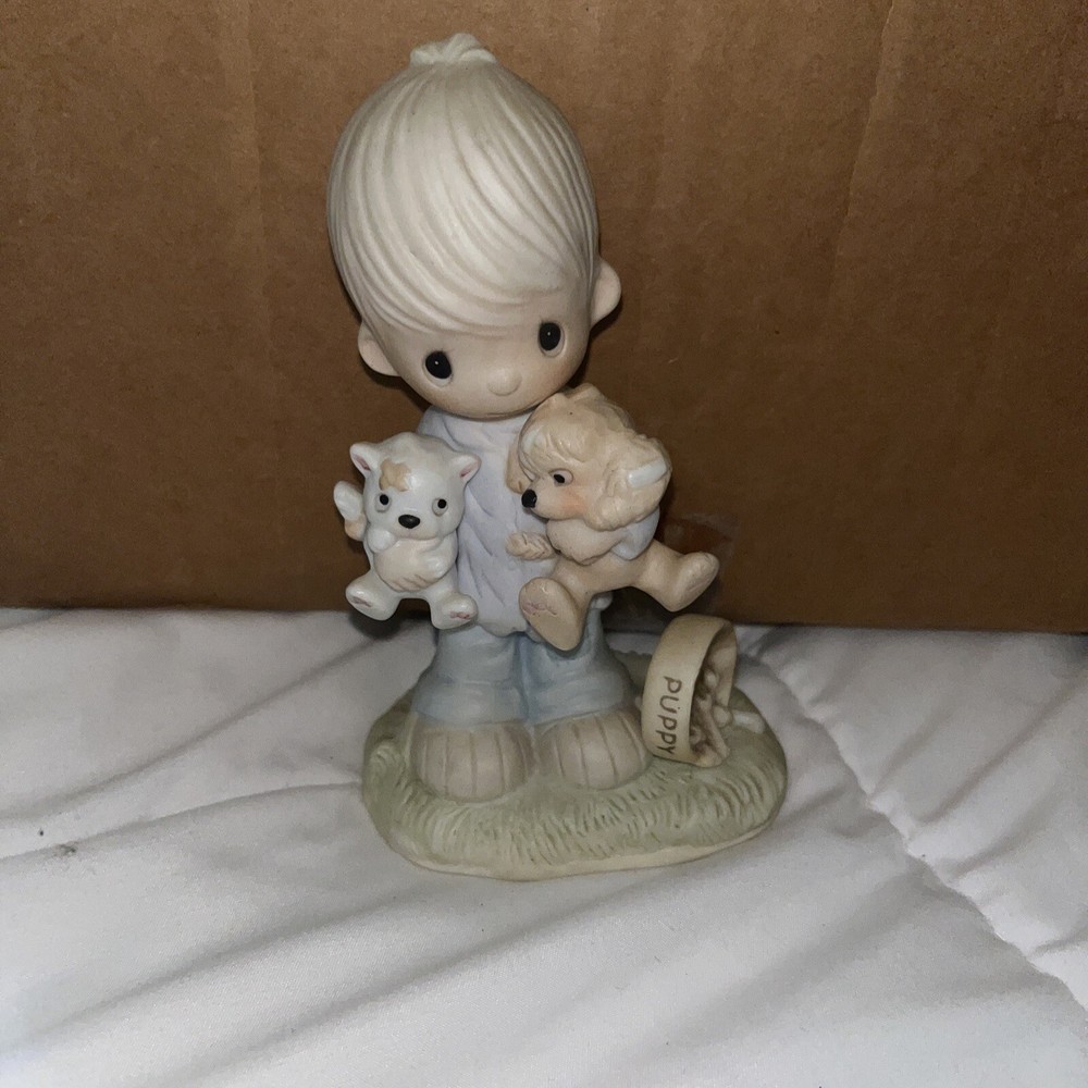 Precious Moments 1979 Figurine “Blessed Are The Peacemakers” No Box