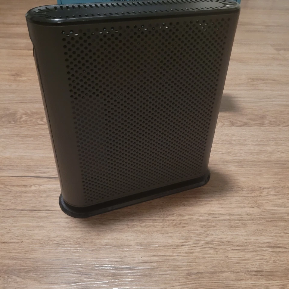Motorola MG7550 16x4 Cable Modem Plus AC1900 Dual-Band WiFi Gigabit Router - Image 4 of 4