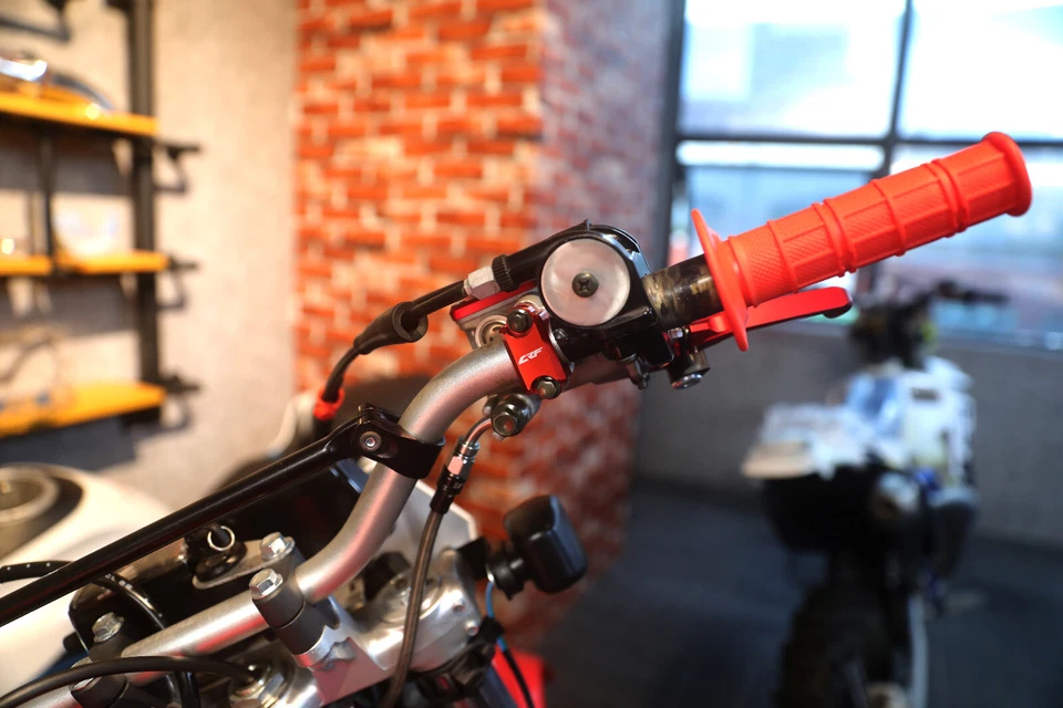 Abrazadera de cilindro maestro de freno de EE. UU. para HONDA CRF300L CRF250R CRF450R CRF250L CRF450L Foto 2 de 4