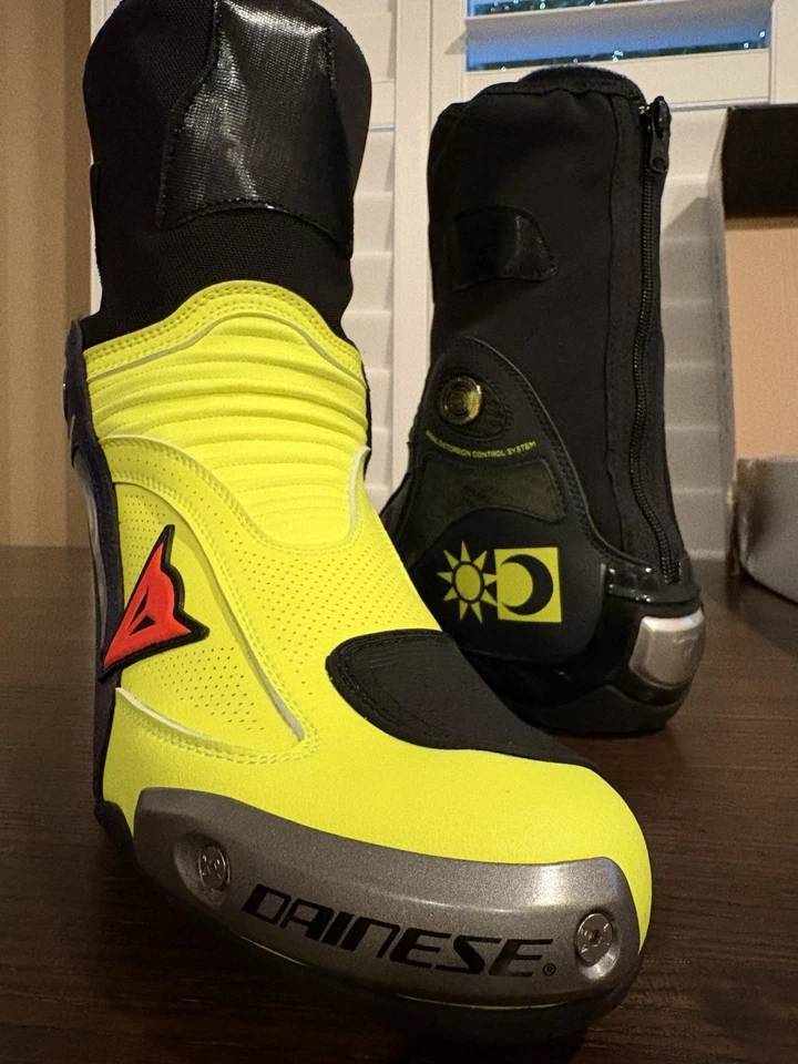 Botas de motocicleta réplica Valentino Rossi talla 44 EU / 11 US DAINESE Axial Pro D1 Foto 4 de 4