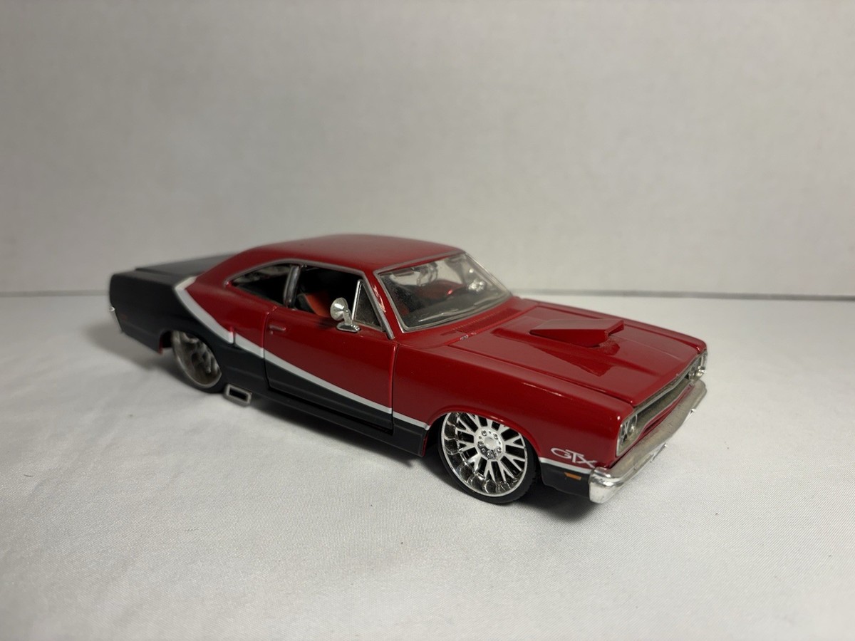 希少Maisto　1970　プリムス GTX 1/24 PRO RODZ MAISTO 1/24 1970 Plymouth GTX PRO RODZ Diecast Model Car Red Black