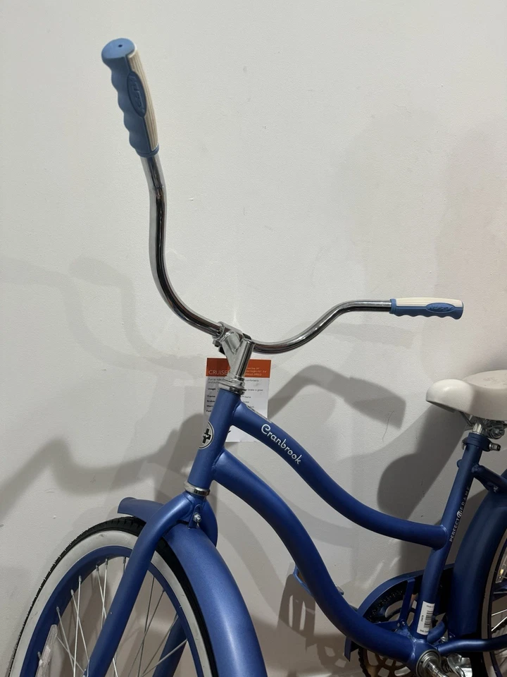 Bicicleta Huffy Clasificación y Elegante. Sillín de resorte, empuñaduras de doble densidad, agarre/pedales Foto 4 de 4