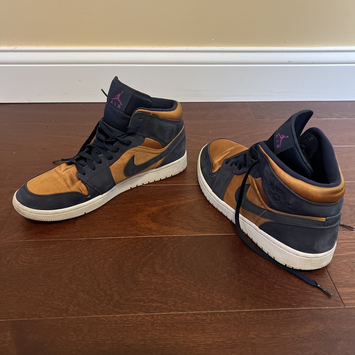 Nike mens Size 11.5 air Jordan 1 Mid SE Premium Stain Gold 