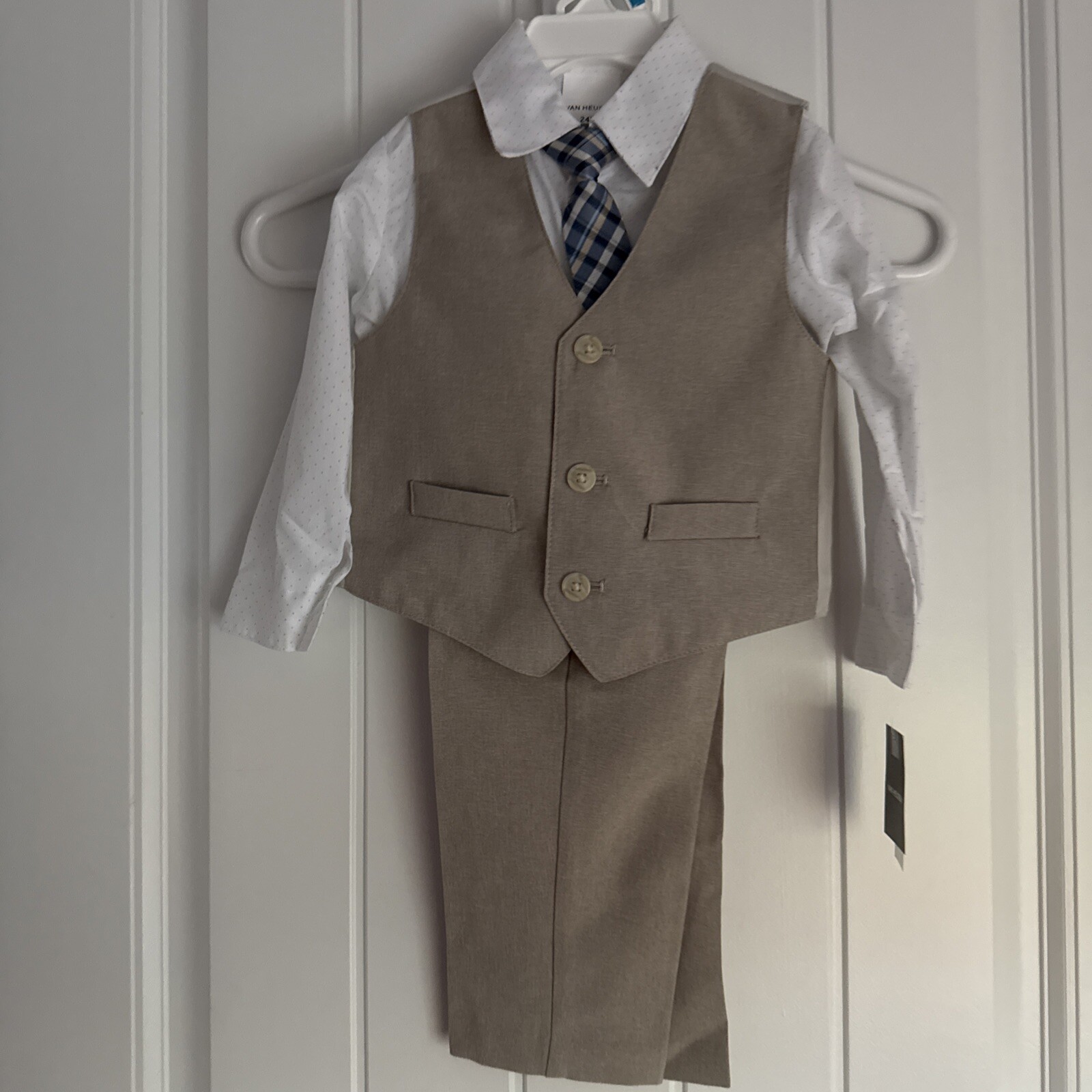 NEW NWT Van Heusen Boys 24 Months 4 Piece Suit Set Tan/blue 