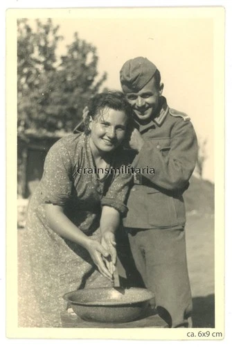 Genuine Photo 335.ID Soldier with Pretty Russian Woman Population In Ukraine 1943