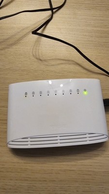 D-Link DGS-1008D Gigabit Ethernet Switch in weiß.