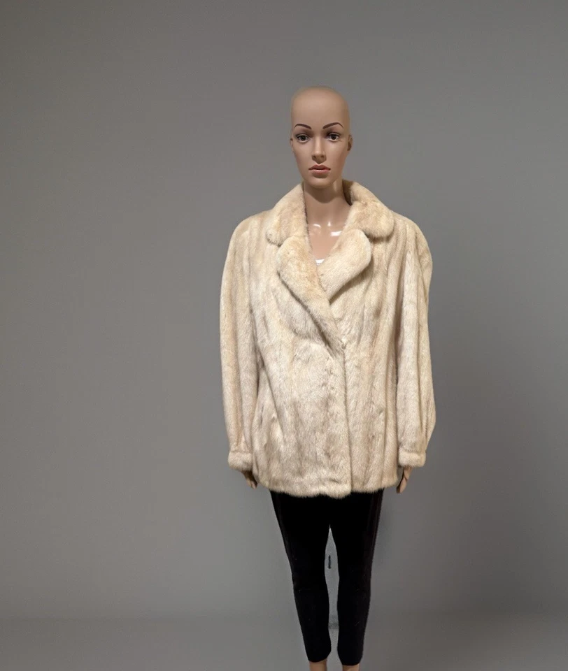 Precioso cochecito abrigo visón blanco vintage mediano para dama Foto 2 de 4