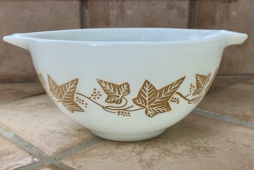Vintage PYREX Cinderella Sandalwood Mixing Bowl #441 1.5 Pint with Tan Leaves - Picture 2 of 9