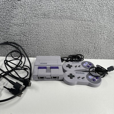 Super NES Classic Edition Mini Console w/2 Controllers and Cables