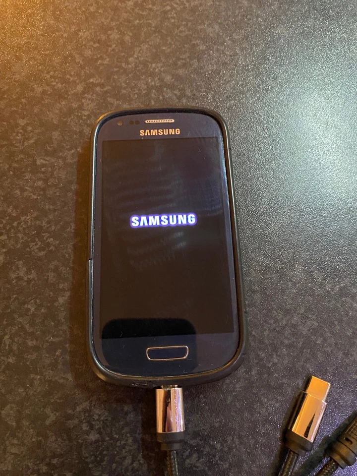 Samsung Galaxy S3 III Pebble Blue 16gb, photo 2 of 3