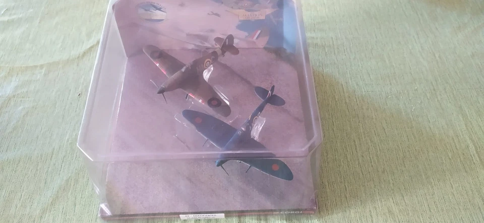 Corgi Aviation AA99182 1/72 Merlins over Malta Hurricane HA-C & Spitfire - Immagine 3 di 3