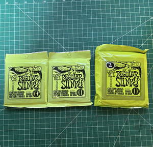 Ernie Ball Regular Slinky 10-46 Nickel Wound 6-String Roundwound 2221