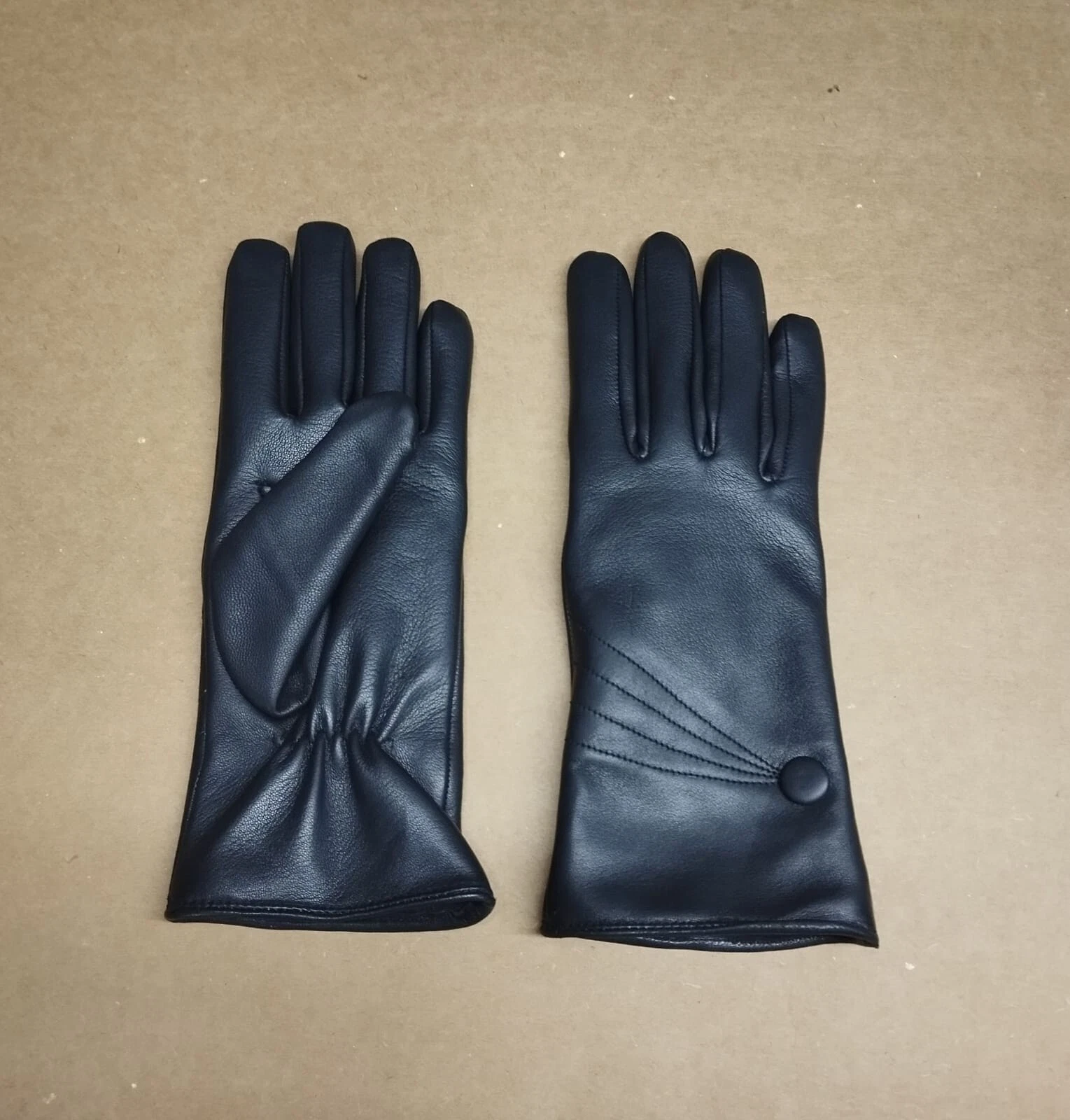 Ladies sheep Leather with Black fur lining gloves
