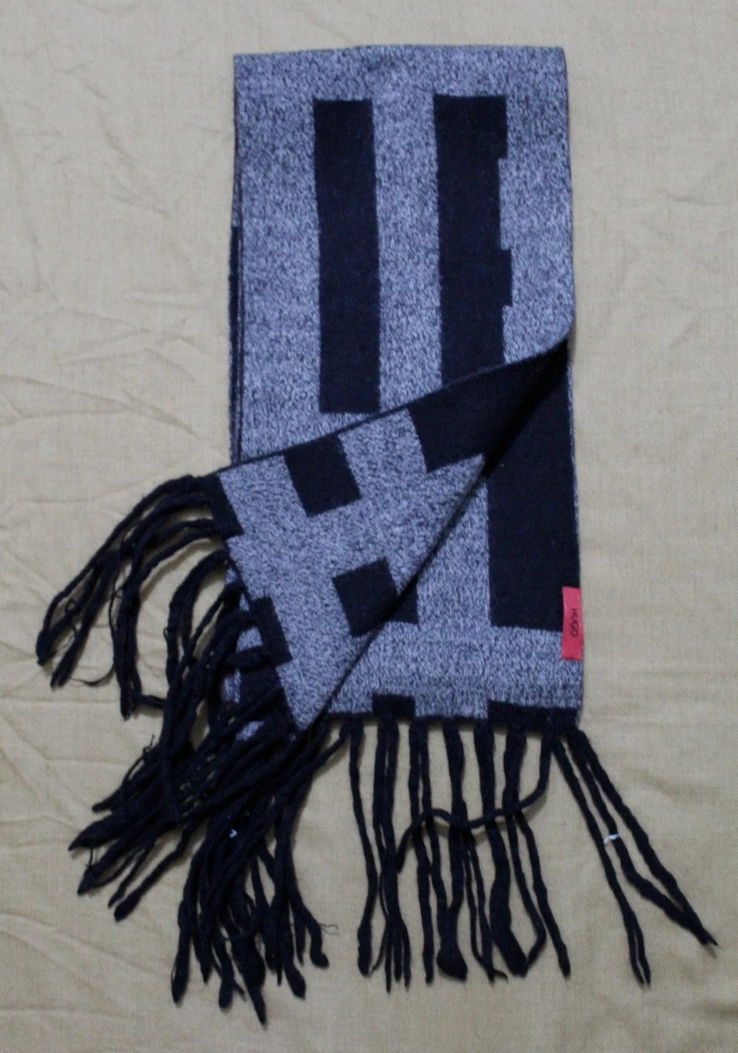 Écharpe authentique HUGO BOSS noir gris UK