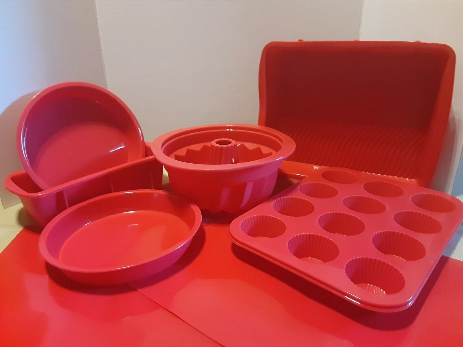 8pc Silicone Bakeware Set:roasting~ loaf~ muffin~Round Pie~Mat ~Fluted Angel RED