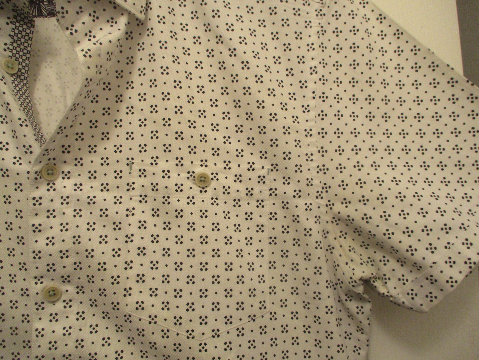 TED BAKER White/Black Geometric Pattern Short Sle… - image 1