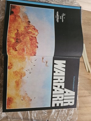 Air Warfare 1975 Fighter Planes Collectable Book Great Condition