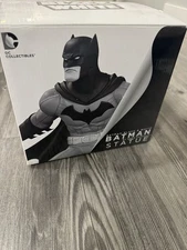 DC Collectibles - Batman Black & White Statue