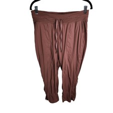 Lululemon Womens 8 Dance Studio Crop 25" Red Dust