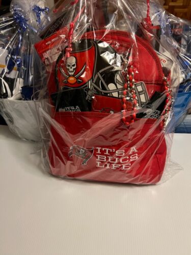 Tampa Bay Buccaneers Hall of Fame Derrick Brooks signed mini helmet gift basket - Picture 1 of 10