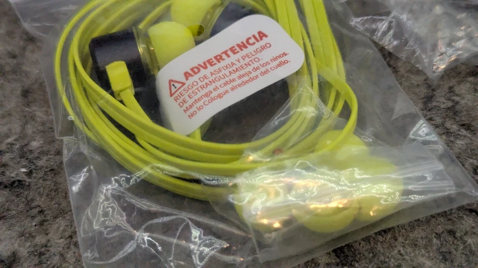 GPX R300CLR Armband Digital AM/FM Radio - Clear - See Thru - For Jail Prison - Image 3 of 4