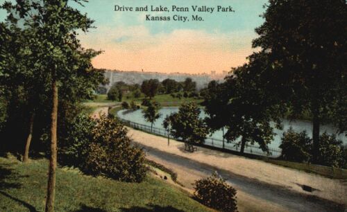 Postcard MO Kansas City Drive & Lake Penn Valley Park Divided Vintage PC G8004 - Picture 1 of 2