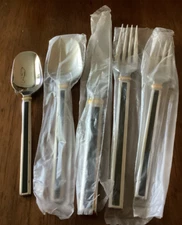 MIDNIGHT 5 Piece Place Setting Oneida USA Stainless Flatware Unused Black Gold