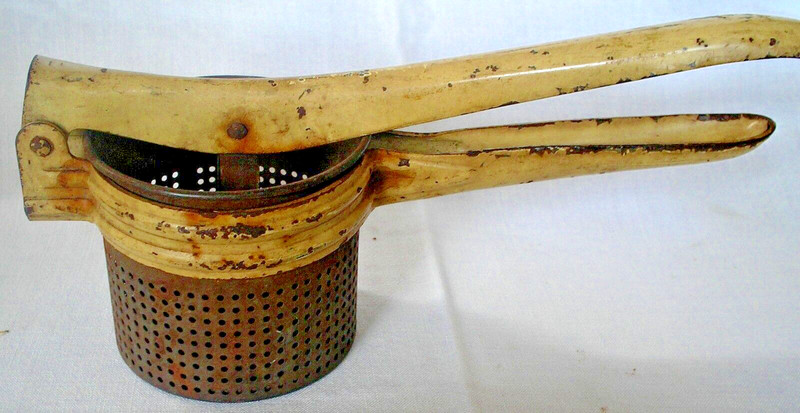 Vintage/Antique Metal Handheld Potato Masher/Ricer/Juicer/Press * Farmhouse