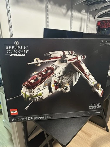 LEGO Star Wars Republic Gunship 75309 Ultimate Collector Series 3292 Pieces