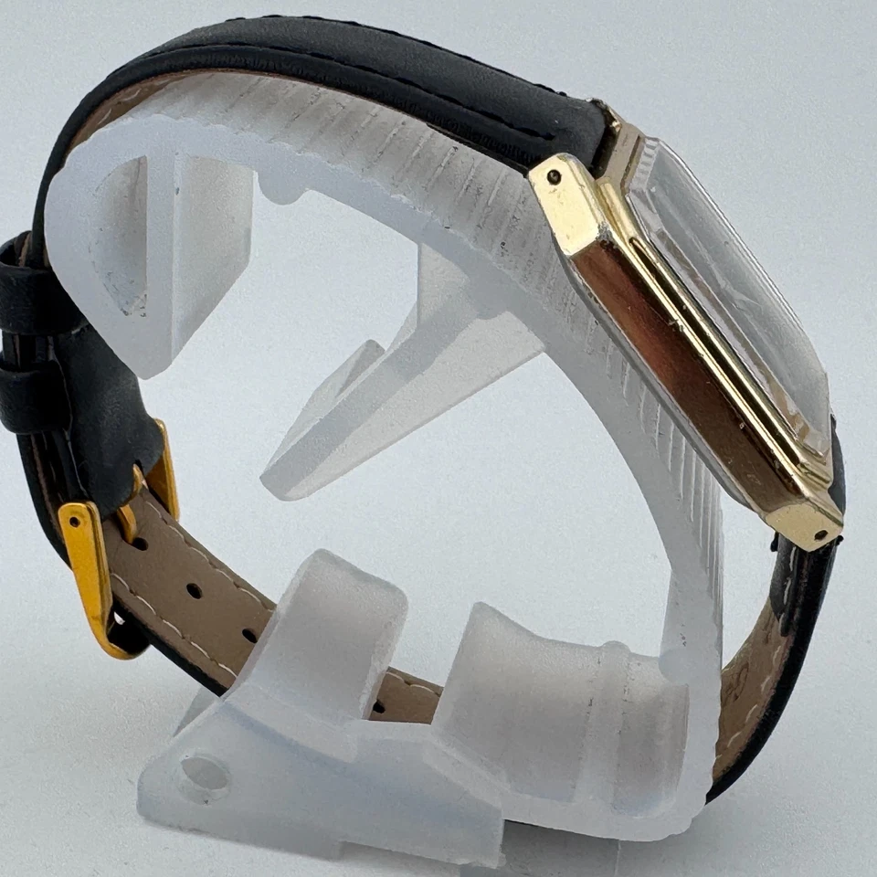 Reloj de Cuarzo Lorus De Colección Y130-5050 Hombres Tono Dorado Negro Rectángulo Cuero Nuevo Batte Foto 3 de 4