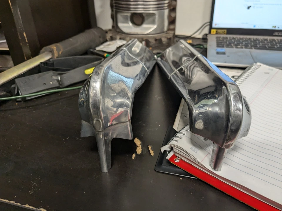 Chevrolet Bel Air 1957 molduras de aleta trasera vertical Foto 2 de 4